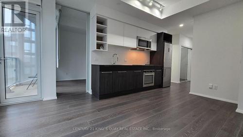 909 - 68 Shuter Street, Toronto, ON - Indoor Photo Showing Kitchen