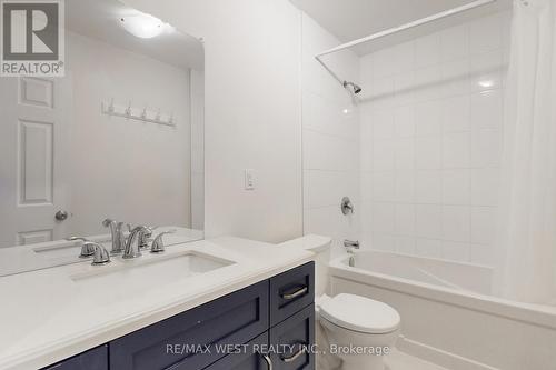 434B Midland Avenue, Toronto, ON - Indoor Photo Showing Bathroom