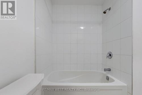 434B Midland Avenue, Toronto, ON - Indoor Photo Showing Bathroom