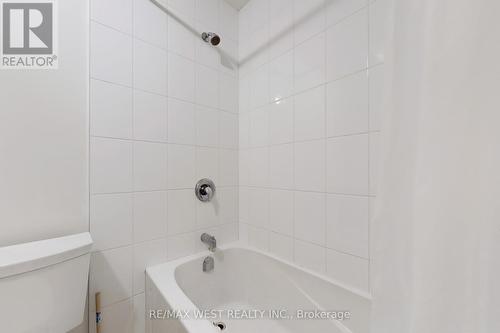 434B Midland Avenue, Toronto, ON - Indoor Photo Showing Bathroom