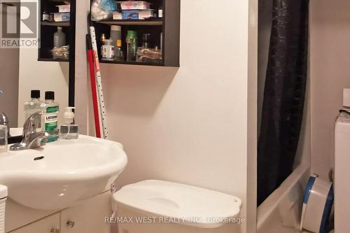 434B Midland Avenue, Toronto, ON - Indoor Photo Showing Bathroom