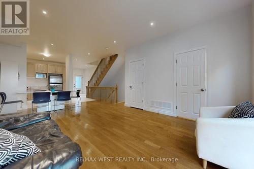 434B Midland Avenue, Toronto, ON - Indoor Photo Showing Living Room