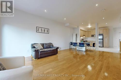 434B Midland Avenue, Toronto, ON - Indoor Photo Showing Living Room