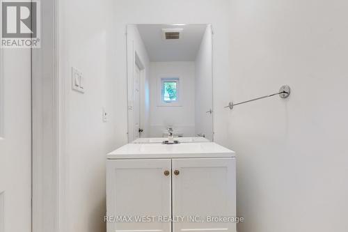 434B Midland Avenue, Toronto, ON - Indoor Photo Showing Bathroom