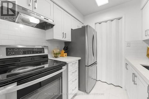 1809 - 233 Beecroft Road, Toronto, ON - Indoor Photo Showing Kitchen