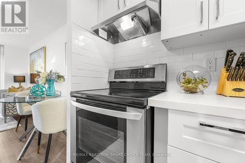 1809 - 233 Beecroft Road, Toronto, ON - Indoor Photo Showing Kitchen