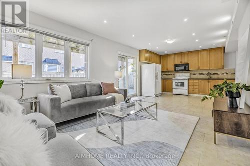 5 Hawstone Road, Vaughan, ON - Indoor Photo Showing Living Room