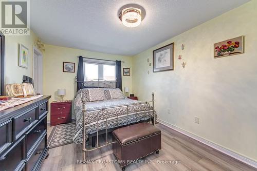 117 Bentley Crescent, Barrie, ON - Indoor Photo Showing Bedroom