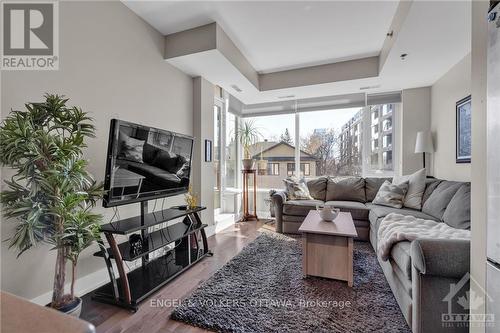 202 - 360 Patricia Avenue, Ottawa, ON - Indoor Photo Showing Living Room