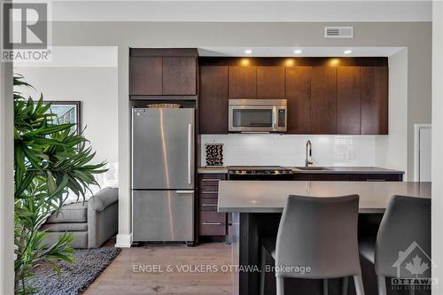 202 - 360 Patricia Avenue, Ottawa, ON - Indoor Photo Showing Kitchen With Stainless Steel Kitchen With Upgraded Kitchen