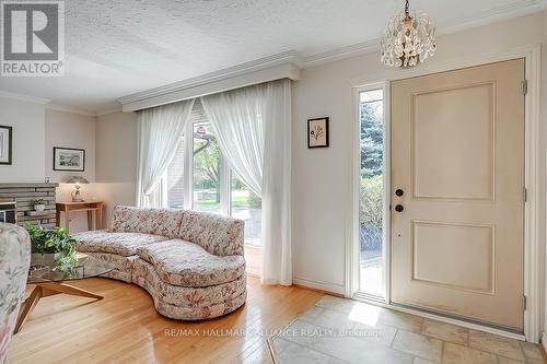 141 Woodhaven Park Drive, Oakville, ON - Indoor Photo Showing Living Room