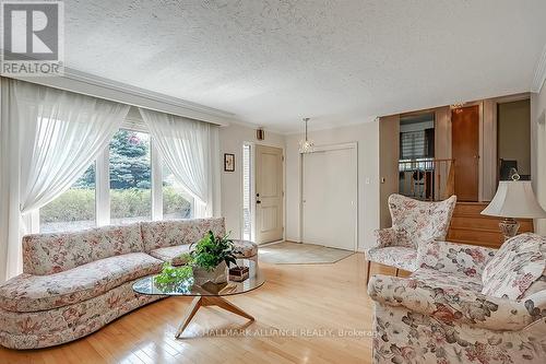 141 Woodhaven Park Drive, Oakville, ON - Indoor Photo Showing Living Room