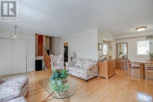 141 Woodhaven Park Drive, Oakville, ON - Indoor Photo Showing Living Room