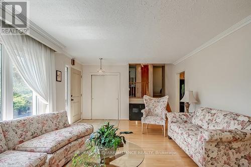 141 Woodhaven Park Drive, Oakville, ON - Indoor Photo Showing Living Room