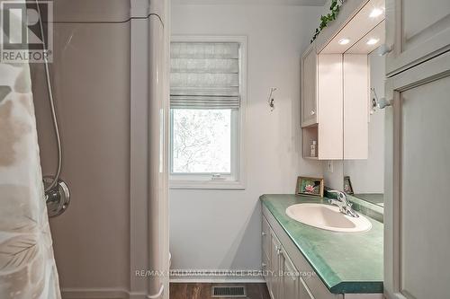 141 Woodhaven Park Drive, Oakville, ON - Indoor Photo Showing Bathroom