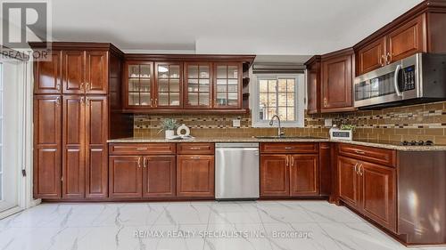 13 Stillwater Crescent, Brampton, ON - Indoor Photo Showing Kitchen