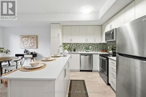 15 - 125 Long Branch Avenue, Toronto, ON - Indoor Photo Showing Kitchen With Stainless Steel Kitchen With Upgraded Kitchen