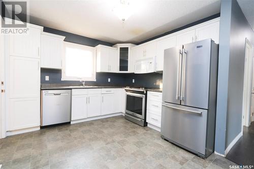 348 Myrtle Avenue, Yorkton, SK - Indoor Photo Showing Kitchen