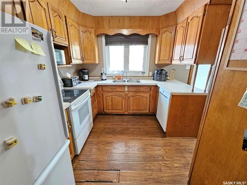 1154 Prince Charles Place, Moose Jaw, SK - Indoor Photo Showing Kitchen With Double Sink