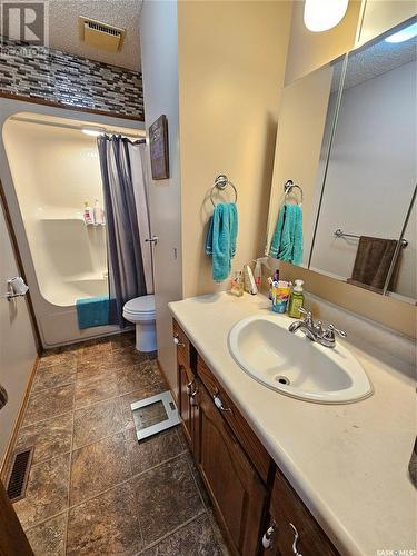 1154 Prince Charles Place, Moose Jaw, SK - Indoor Photo Showing Bathroom