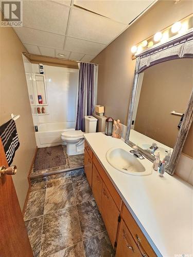 1154 Prince Charles Place, Moose Jaw, SK - Indoor Photo Showing Bathroom