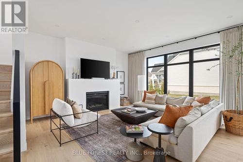 102 Edgewater Boulevard, Middlesex Centre (Komoka), ON - Indoor Photo Showing Living Room With Fireplace