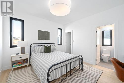 102 Edgewater Boulevard, Middlesex Centre (Komoka), ON - Indoor Photo Showing Bedroom