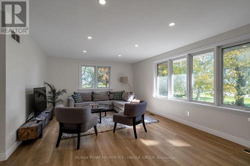 3040 Concession Rd 3, Clarington, ON - Indoor Photo Showing Living Room