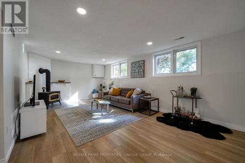 3040 Concession Rd 3, Clarington, ON - Indoor Photo Showing Living Room With Fireplace