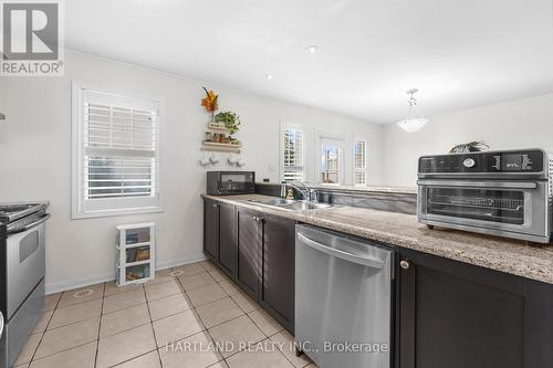 830 Fowles Court, Milton, ON - Indoor Photo Showing Kitchen With Double Sink With Upgraded Kitchen