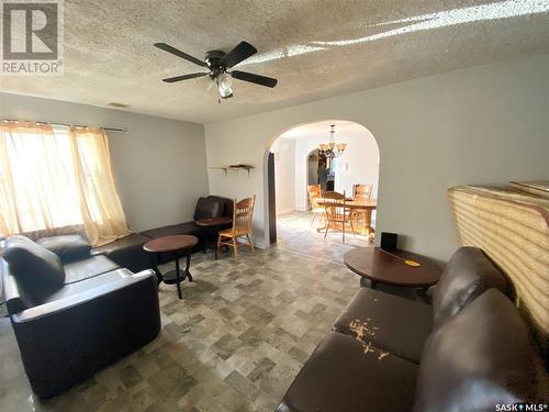 132 2Nd Street E, Ponteix, SK - Indoor Photo Showing Living Room