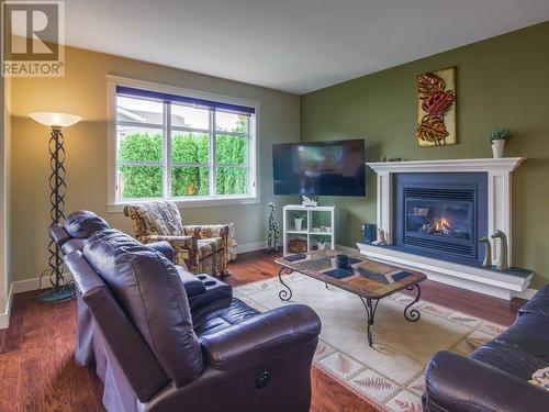 644 Victoria Drive Unit# 102, Penticton, BC - Indoor Photo Showing Living Room With Fireplace