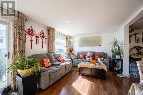 39 Dahlia Street, Kitchener, ON - Indoor Photo Showing Living Room