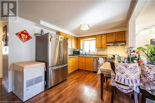 39 Dahlia Street, Kitchener, ON - Indoor Photo Showing Kitchen