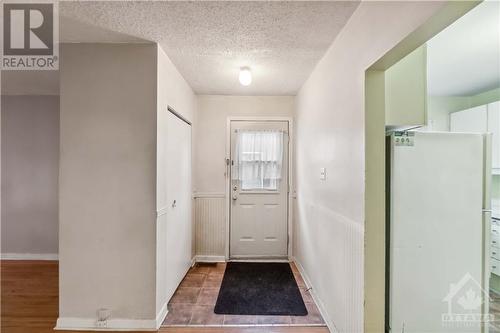 Inside front entry - 813 Maplewood Avenue, Ottawa, ON - Indoor Photo Showing Other Room