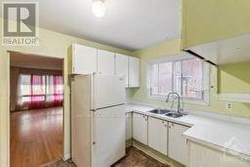 813 Maplewood Avenue, Ottawa, ON - Indoor Photo Showing Kitchen With Double Sink