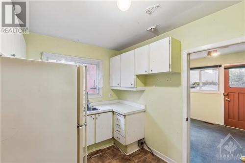 kitchen - 813 Maplewood Avenue, Ottawa, ON - Indoor Photo Showing Laundry Room