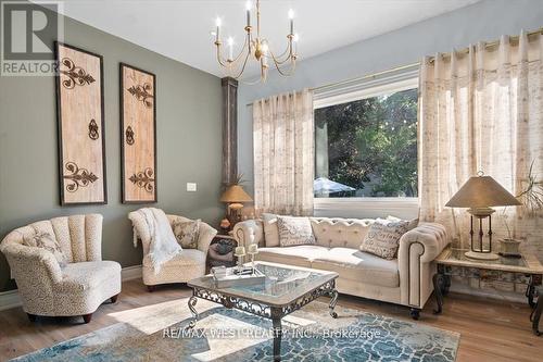 61 Earl Street, Wasaga Beach, ON - Indoor Photo Showing Living Room