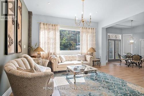 61 Earl Street, Wasaga Beach, ON - Indoor Photo Showing Living Room