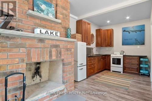 61 Earl Street, Wasaga Beach, ON - Indoor Photo Showing Kitchen