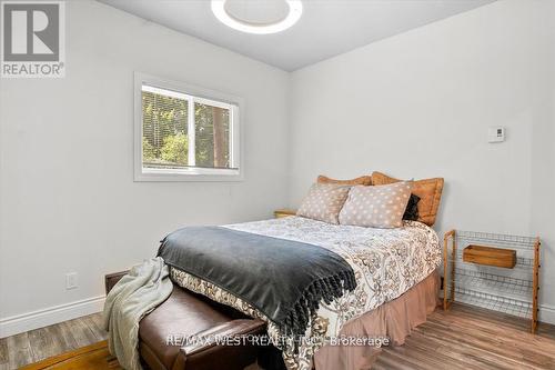 61 Earl Street, Wasaga Beach, ON - Indoor Photo Showing Bedroom