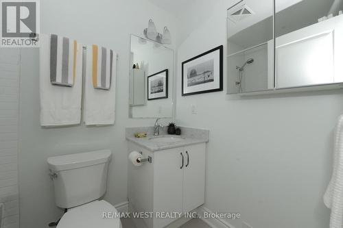 109 - 3170 Erin Mills Parkway, Mississauga, ON - Indoor Photo Showing Bathroom