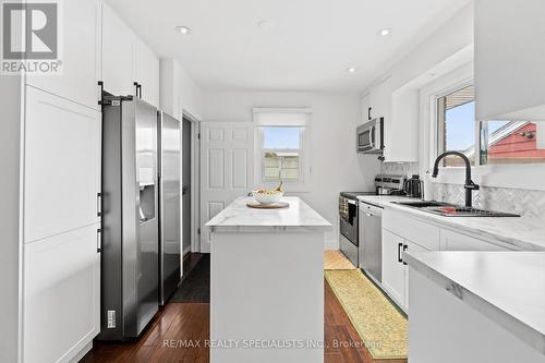 7448 Wanless Street, Niagara Falls, ON - Indoor Photo Showing Kitchen With Double Sink With Upgraded Kitchen