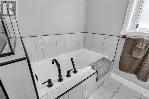 66 Mercier Avenue E, Cornwall, ON - Indoor Photo Showing Bathroom