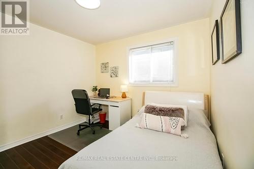 5256 Castlefield Drive, Mississauga, ON - Indoor Photo Showing Bedroom