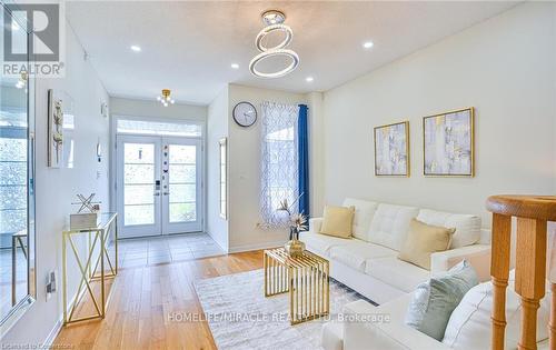 312 Bedrock Drive E, Hamilton, ON - Indoor Photo Showing Living Room