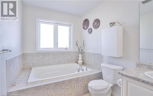 312 Bedrock Drive E, Hamilton, ON - Indoor Photo Showing Bathroom