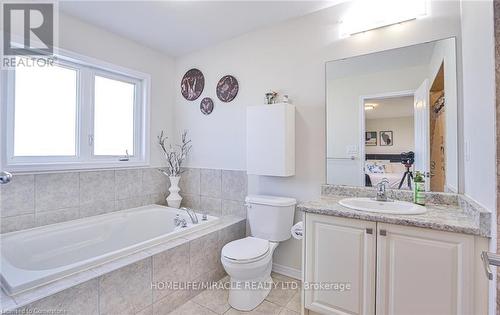 312 Bedrock Drive E, Hamilton, ON - Indoor Photo Showing Bathroom