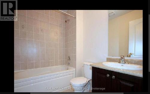 398 Savoline Boulevard, Milton, ON - Indoor Photo Showing Bathroom