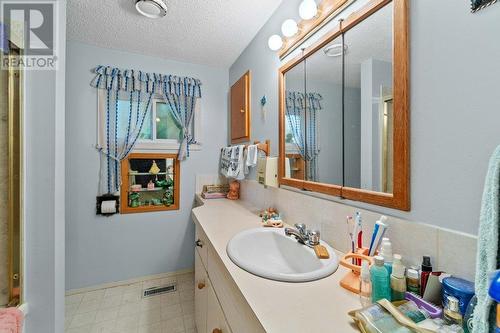 4750 70 Avenue, Salmon Arm, BC - Indoor Photo Showing Bathroom